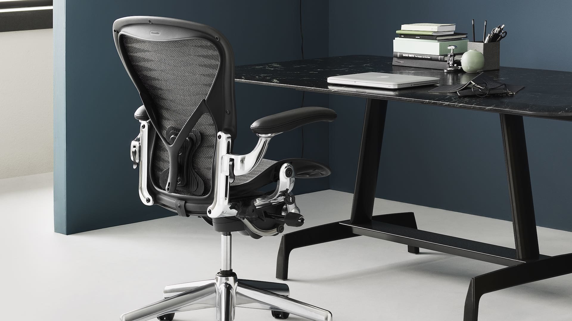 Classic Aeron Chair & AGL Table
